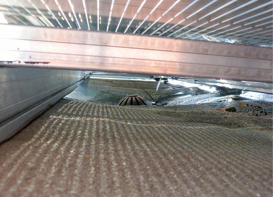 4 überbaute Dachabläufe - keine Wartung mehr möglich