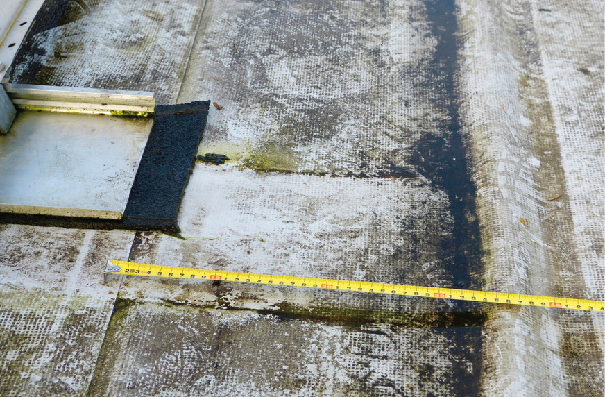 8 Lageverschiebung einer PV-Anlage mit Faltenbildung an Abdichtungsfolie