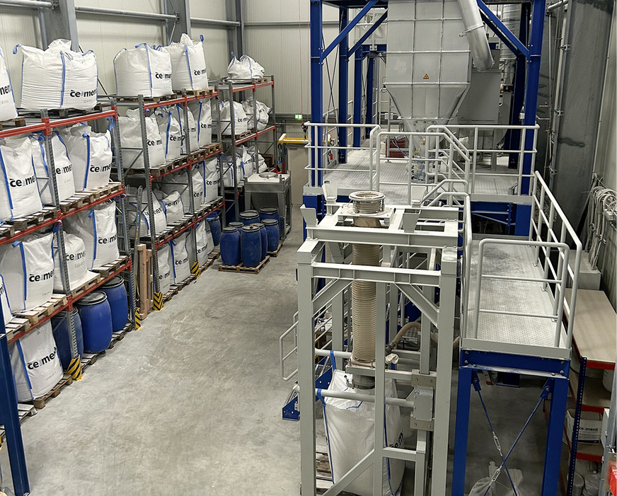 7 Versuchsanlage zur Herstellung von Celitement, einem Bindemittel, das mit deutlich weniger Kalkstein auskommt als Portlandzement.﻿