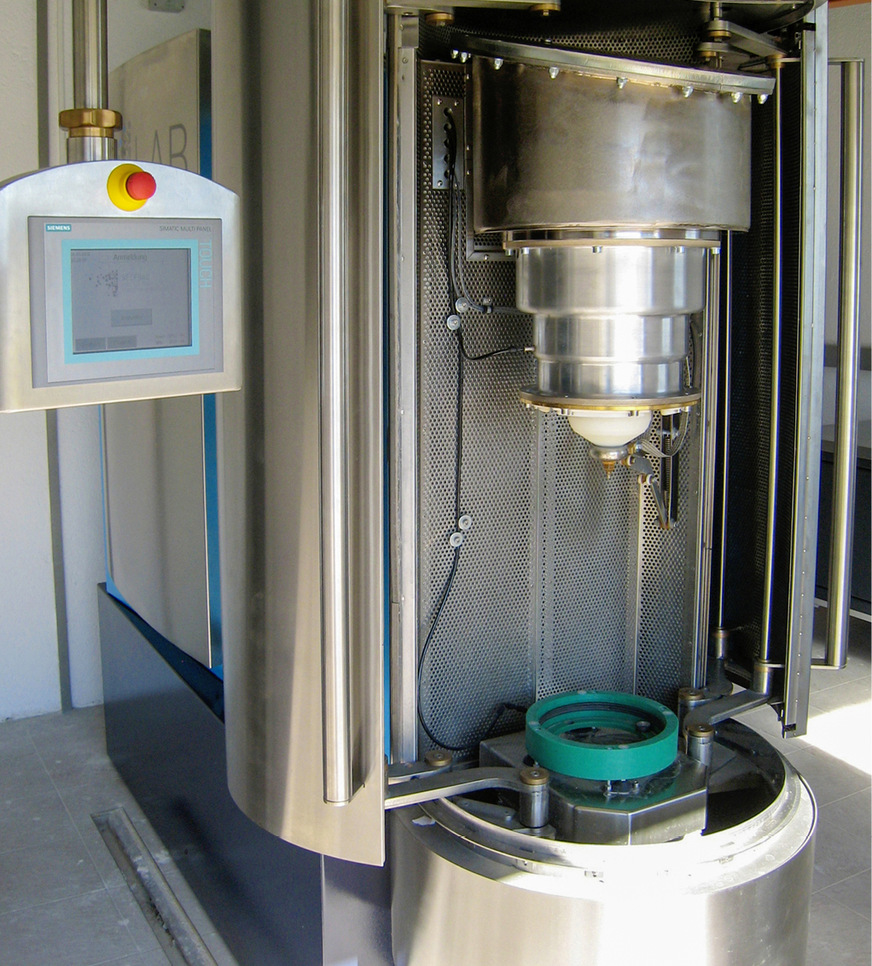 9 Mithilfe der elektrodynamischen Fragmentierung können aus Altbeton sowohl hochwertige Gesteinskörnungen für die Produktion von Frischbeton als auch Rohstoffe für die Zementherstellung wiedergewonnen werden. Weitere Potenziale liegen in Müllverbrennungsschlacke, Elektronikschrott sowie vielen weiteren Verbundmaterialien, die bislang entweder gar nicht oder nicht sauber genug aufgetrennt werden können.