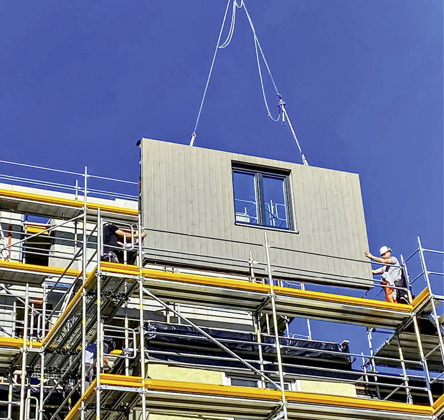 In München-Moosach werden zwei fünfgeschossige Punkthäuser der Baugenossenschaft Hartmannshofen e.G. von der B&O-Gruppe seriell saniert und um drei zusätzliche Geschosse aufgestockt.