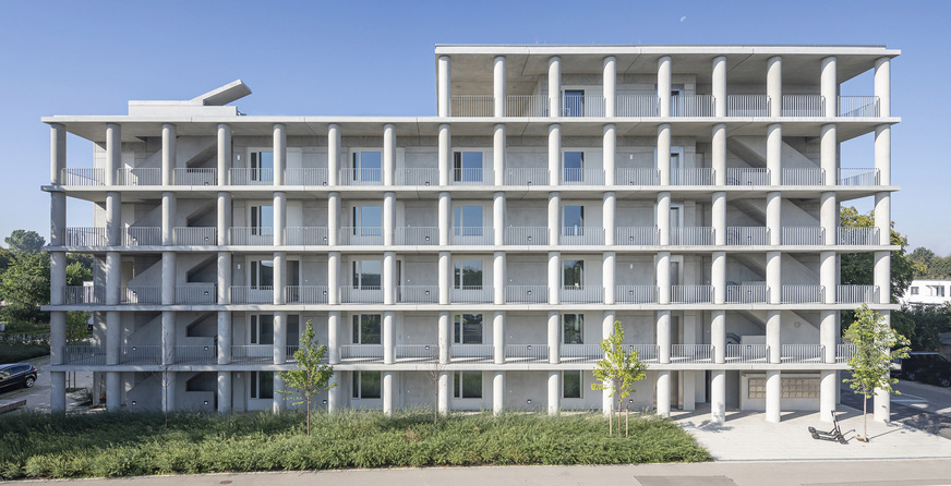 2 Oberschwäbische Säulenordnung: Der betonpuristische Neubau in der „Alten Stadtgärtnerei“ in Neu-Ulm überzeugt mit klaren Strukturen.