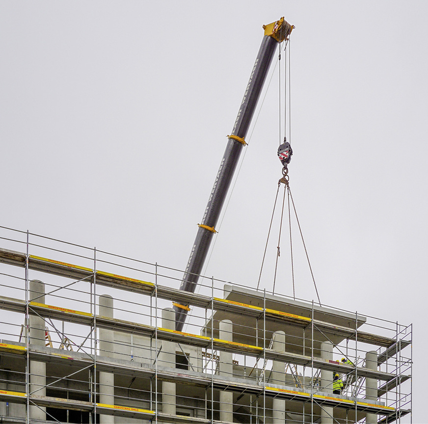 7 Da staunt man Bauklötzchen: Dank vorgefertigter Tragwände, Stützen und Decken ging der Rohbau zügig voran.