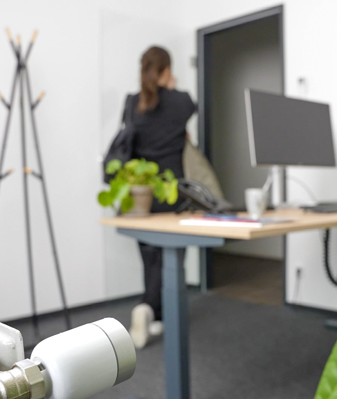 Mit Sensoren für Bewegung, Licht und Schall ausgestattet erkennen die Heizkörperthermostate von Vilisto, ob sich Menschen in einem Raum befinden.