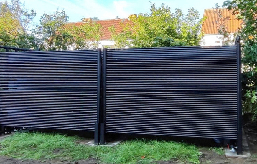 Als oberirdische Wärmetauscher absorbieren die Energiezäune die Wärme aus der Umgebung sowie Sonnenstrahlung und führen sie den Wärmepumpen zu.