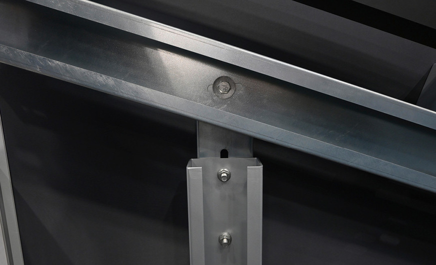 Mit den Langlöchern in den Pfosten und in den Pfetten gibt T-Werk dem ­Handwerker die Möglichkeit, Unebenheiten des Bodens auszugleichen.