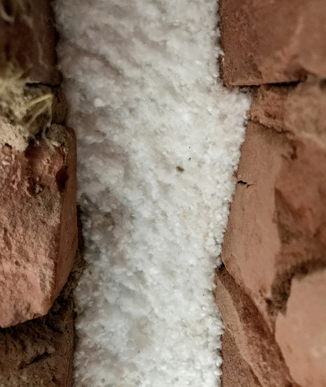 9 Eine Hohlraumdämmung zwischen Mauerwerksschalen funktioniert auch bei Gebäudetrennwänden.