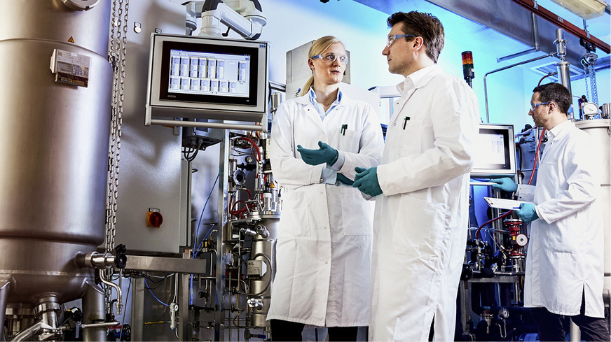 In den Labors von Covestro wird an Anilin auf Basis von Biomasse geforscht.