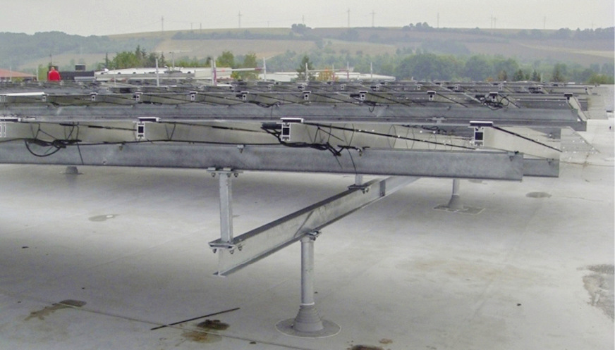 2 Die Stützenfußausbildung mit Dichtungsmanschette setzt eine technisch korrekte Ausführung voraus, ansonsten sind Undichtheiten unvermeidlich.