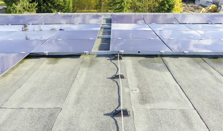 3 Bei dieser PV-Anlage wurde der Blitzschutz überbaut, ohne dessen Funktion zu bedenken.
