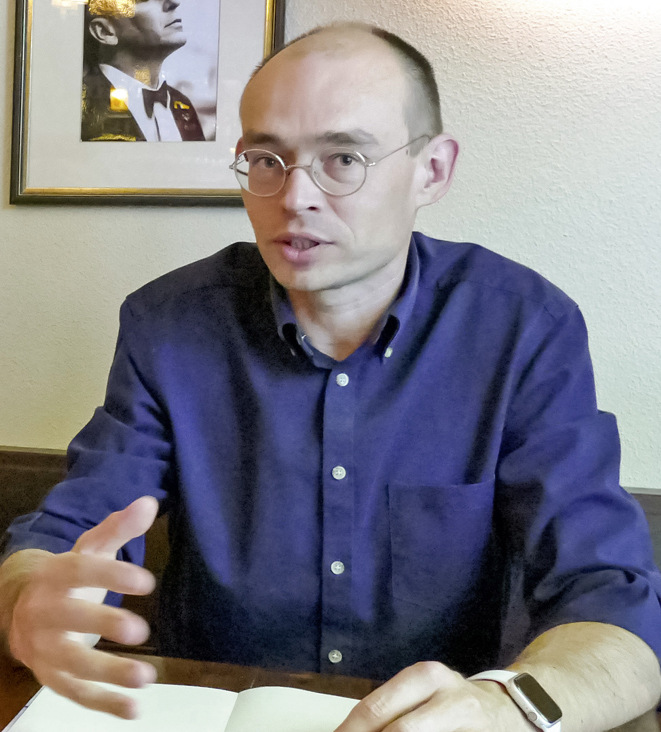 Marek Miara arbeitet seit mehr als 18 Jahren am Fraunhofer-Institut für Solare Energiesysteme in Freiburg. Derzeit ist er dort als „Business Developer Heat Pumps“ tätig.