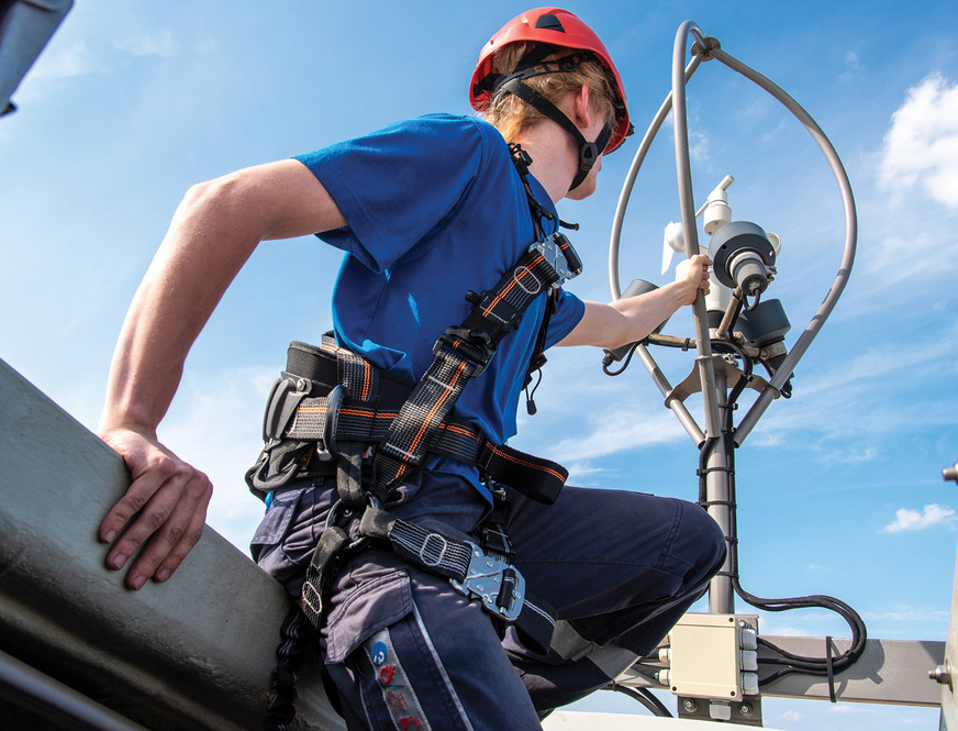 Servicearbeit am Anemometer bei Abo Wind.
