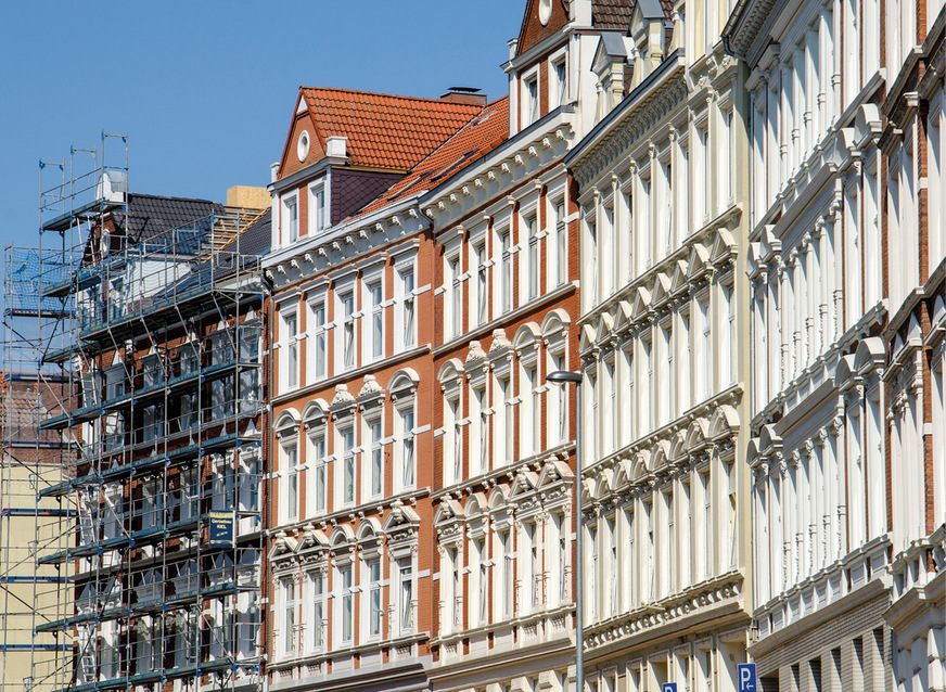 Vorwiegend in historischen Stadtkernen stehen Belange des Denkmalschutzes bzw. baukulturelle Aspekte den geplanten Sanierungsmaßnahmen im Quartier entgegen. Oftmals lehnen aber auch die Eigentümer denkmalgeschützter Gebäude die Maßnahmen ab.