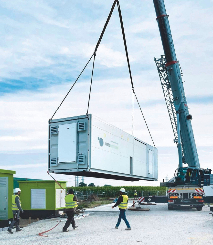 Installation des Ein-MW-Elektrolyseurs Haurup im April 2021, dessen „Windgas“ Green Planet Energy abnimmt.