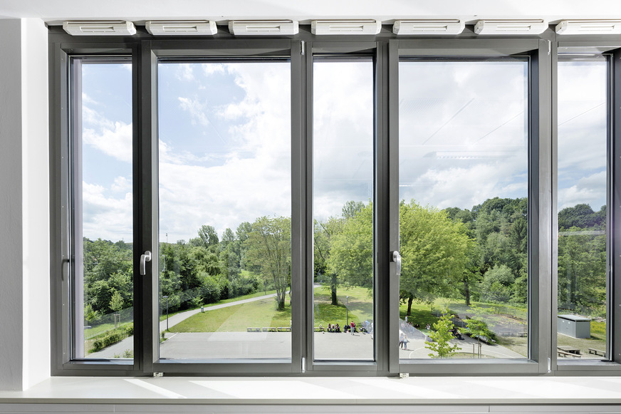 Diese Anlage zur Entlüftung der Klassen­räume erzeugt einen Abluftvolumenstrom von 7800 m³/h.