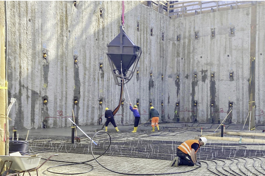 2 Thermisch aktivierte Mixed-in-Place-Wand mit eingerüttelten Erdwärmesonden: Durch die kleinteilige Verzahnung mit dem Erdreich kommt es zu einem sehr effizienten Energieaustausch zwischen Sonde und Erdreich.