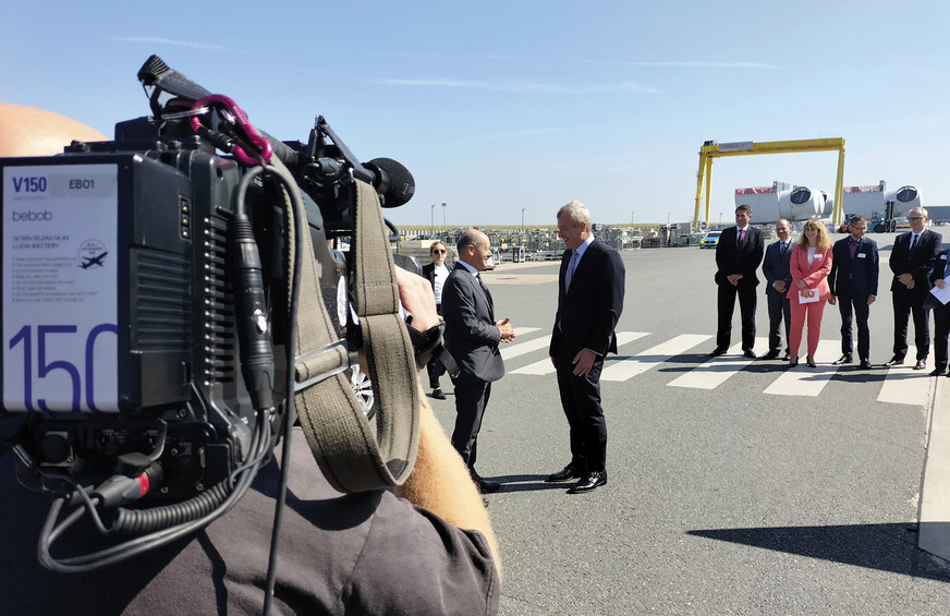 Besuch von Bundeskanzler Olaf Scholz im Maschinenhaus-Werk in Cuxhaven bei Siemens Gamesa