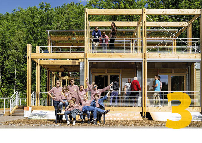 12 Das wegen Punktgleichheit ebenfalls drittplatzierte Team AuRA hat sich zum Ziel gesetzt,&nbsp;durch die Sanierung und Umnutzung eines aufgegebenen Hotels Anreize für die Ansiedlung neuer Einwohnerinnen&nbsp;und Einwohner in der Region zu scha