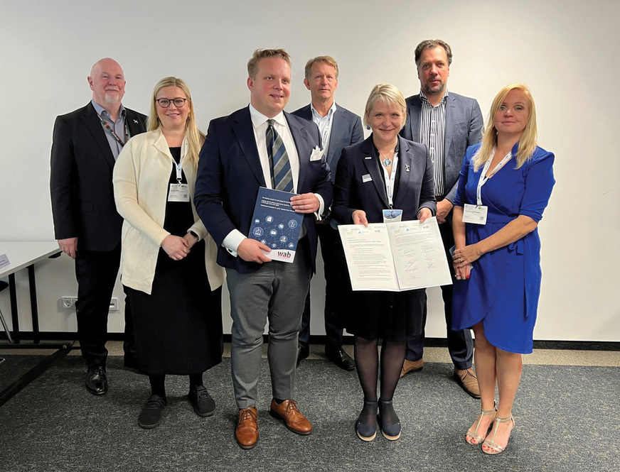 Die Partner (von links nach rechts): Paul O‘Brien (Deepwind), Melinda Skea (BNOW), Jakub Budzynski (PTMEW), Jon Dugstad (NORWEP), Heike Winkler (WAB), Eddie Doornbos (NNOW), Rebecca Verhaeghe (POM West Vlaanderen)