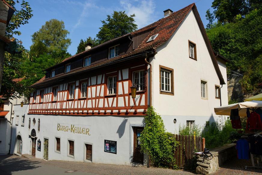 7 Zustand des Gebäudes vor der grundlegenden und denkmalgerechten Sanierung – die Schäden und nicht stilgerechten Veränderungen im Inneren sind kaum zu erahnen.