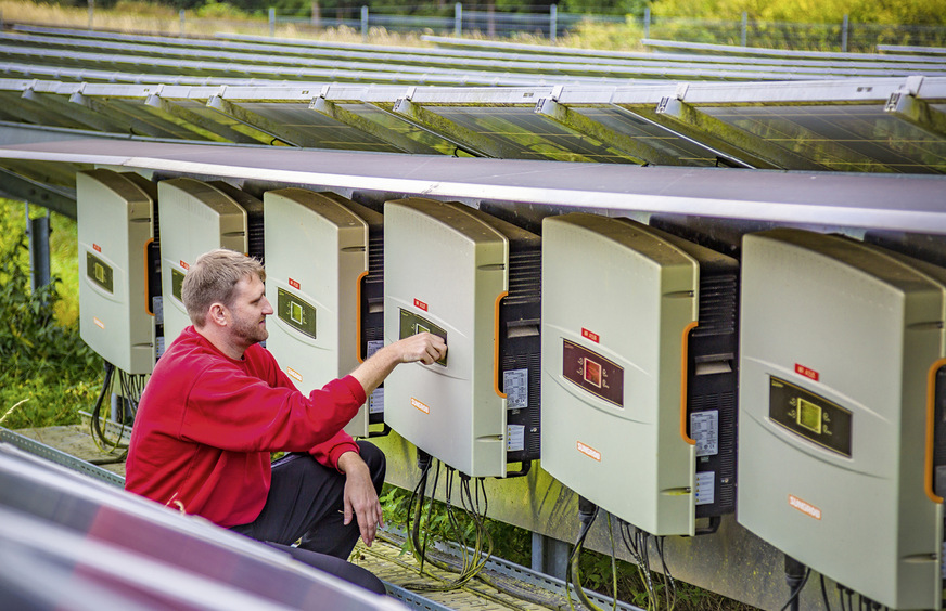 Der genaue Blick auf die Wechselrichter wie hier bei IBC Solar lohnt sich immer.