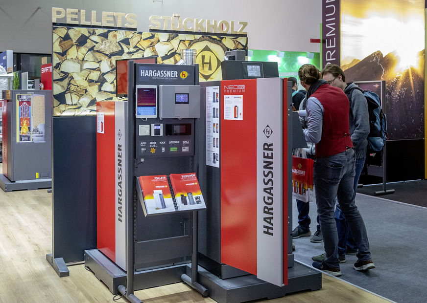 Gibt es auch noch: Moderne Pelletsfeuerungen heizen mit geringsten Emissionen.