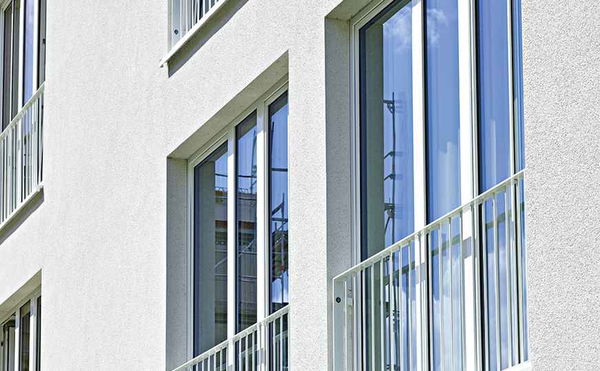Bei gedämmten Fassaden stellt die wärmebrückenarme Montage von Anbauteilen Fachhandwerker vor eine Herausforderung. Der Einsatz von zugelassenen Montageelementen bietet Sicherheit.﻿