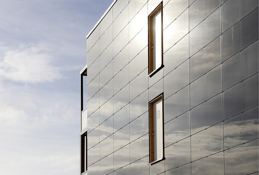 Photovoltaik am Gebäude liefert insgesamt einen Ertrag von 375 065 kWh pro Jahr. 22 Prozent kommen von der Fassade.