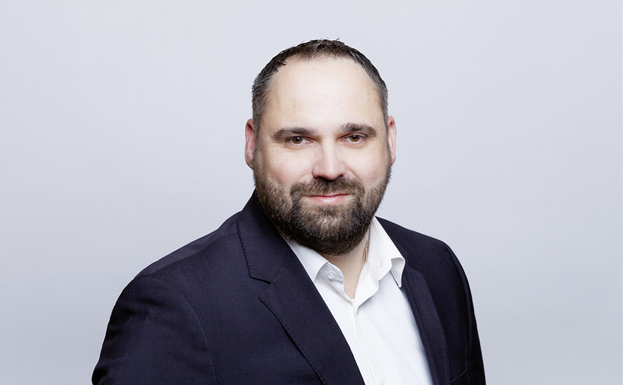 Matthias Thieme ist Geschäftsführer der Firma BCS, die er 2015 mit André Keßler als Tochter der Keßler Solutions gegründet hat. Der B.Sc. Facility Management und Bafa-zertifizierte Energieauditor hat mit seinen Team ein Portfolio um Datenerfassung und -digitalisierung, Energie- und Umweltmanagement sowie im Dienstleistungsmanagement aufgebaut. Die Services rund um das Planen, Verwalten und Bewirtschaften von Gebäuden, Anlagen und Einrichtungen sind ein wichtiger Baustein für das Full-Service-Angebot von Keßler Solutions.