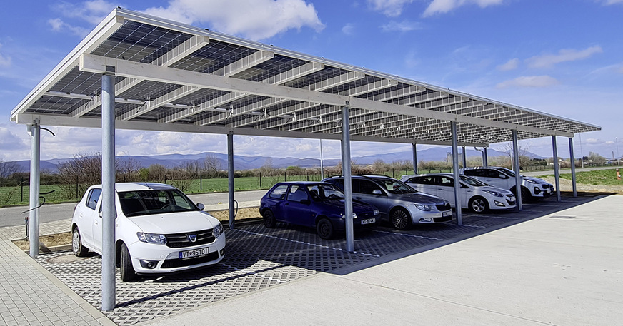 Agora Solar stellt in seinem neuen Werk semitransparente Module her,&nbsp;die Gridparitiy unter anderem in Parkplatzüberdachungen integriert.