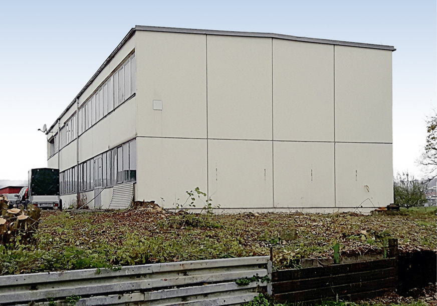 Die Fabrikhalle vor dem Umbau: Als sie zum Verkauf stand, griff Walser Holzbau zu und verwandelte sie in ein Stadthaus mit zehn Wohnungen.