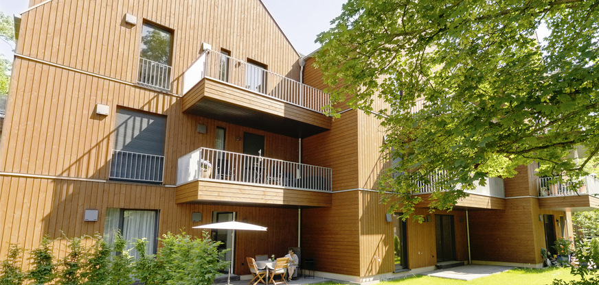 Zwei- bis dreistöckige Gebäude, viele davon mit Fassaden aus Holz, prägen das Quartier. Als Baustandard ist KfW 40 vorgeschrieben.