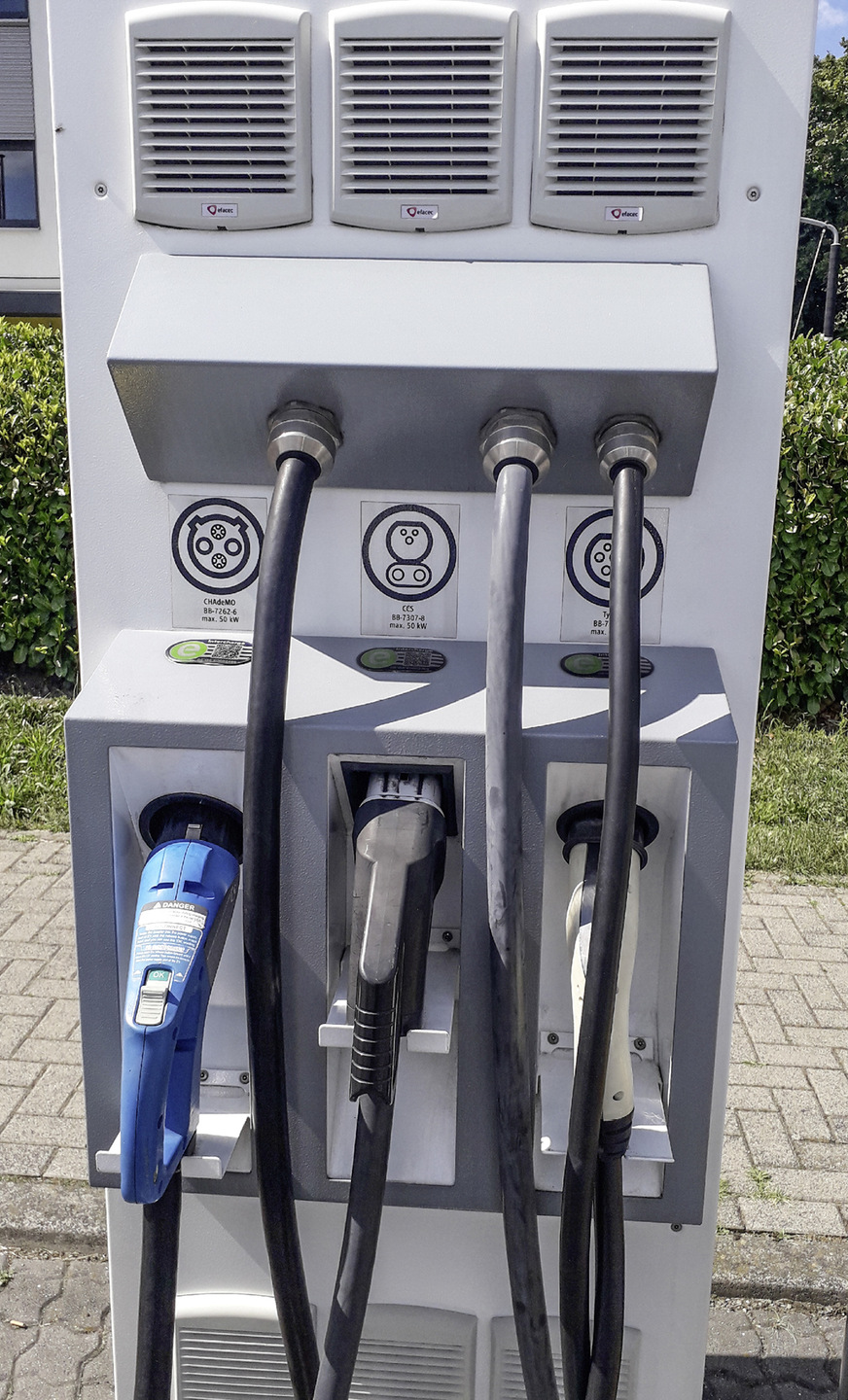 Künftig wird Strom überall verfügbar sein. Hier eine Schnellladesäule an der Autobahn A2.