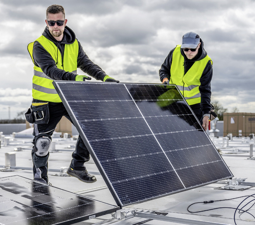 Auch bei der Installation darf die Dämmung nicht zu stark belastet werden. ­Bestenfalls sind lastverteilende Schichten schon in die Dämmung integriert.