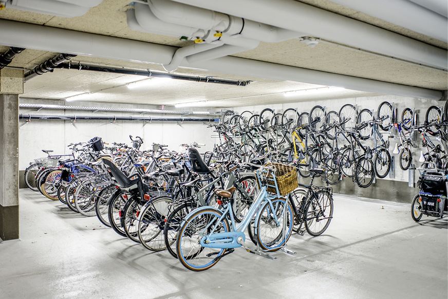 6 Die Bewohner:innen nutzen überwiegend die öffentlichen Verkehrsmittel oder Fahrrad beziehungsweise E-Bike, geladen in der Regel mit Solarstrom.