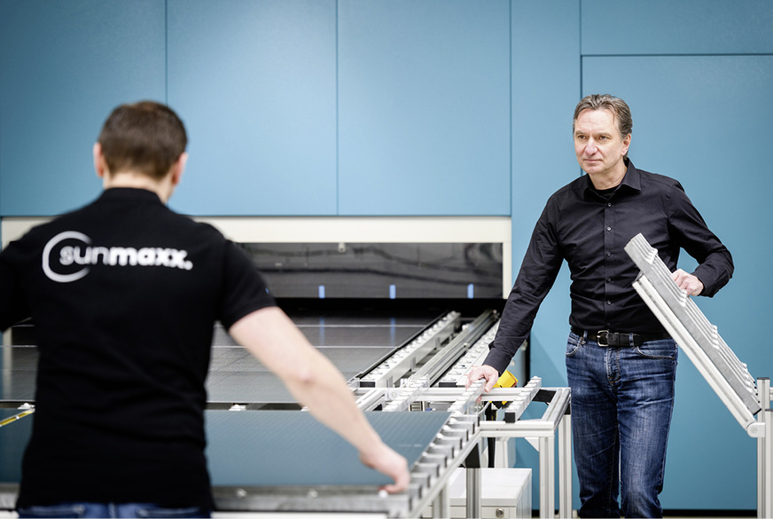 Das PVT-Modul liefert neben Sonnenstrom auch kostbare Solarwärme.