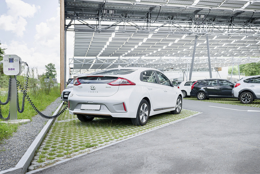 Das Faltdach eignet sich für Kläranlagen ebenso wie für große Parkflächen.