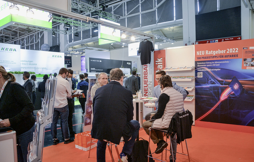 Spannende Gespräche: Am Stand der Fachmedien photovoltaik, PV Europe und ERNEUERBARE ENERGIEN werden sich die Redakteure wieder mit vielen Experten aus der Branche treffen.