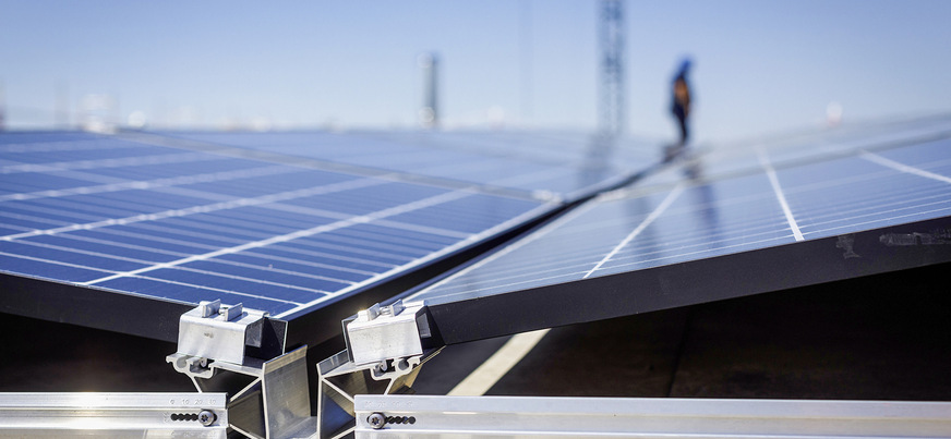 Wichtig ist, dass alle metallischen Teile so fest miteinander verbunden sind, dass sie auch einen Blitzeinschlag mechanisch verkraften.