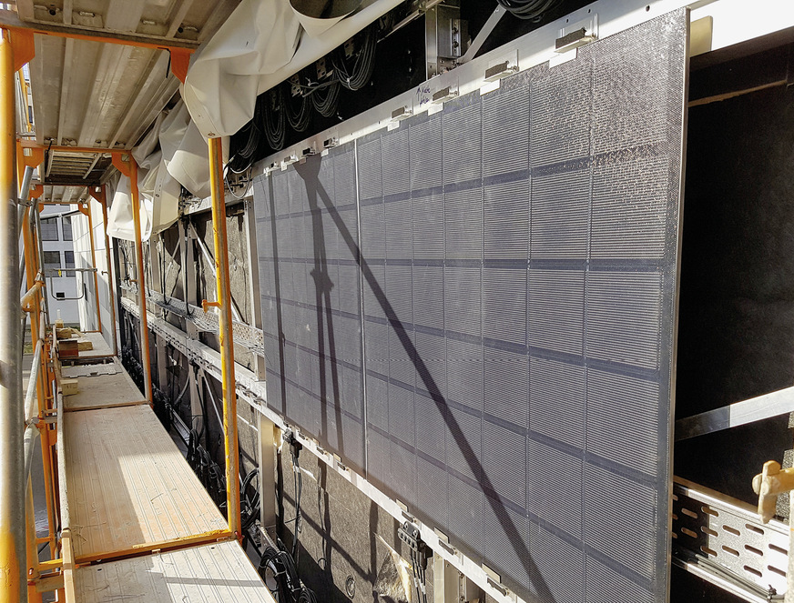 Ziel des Projekts war eine weitgehend standardisierte, vorgefertigte Solarfassade.