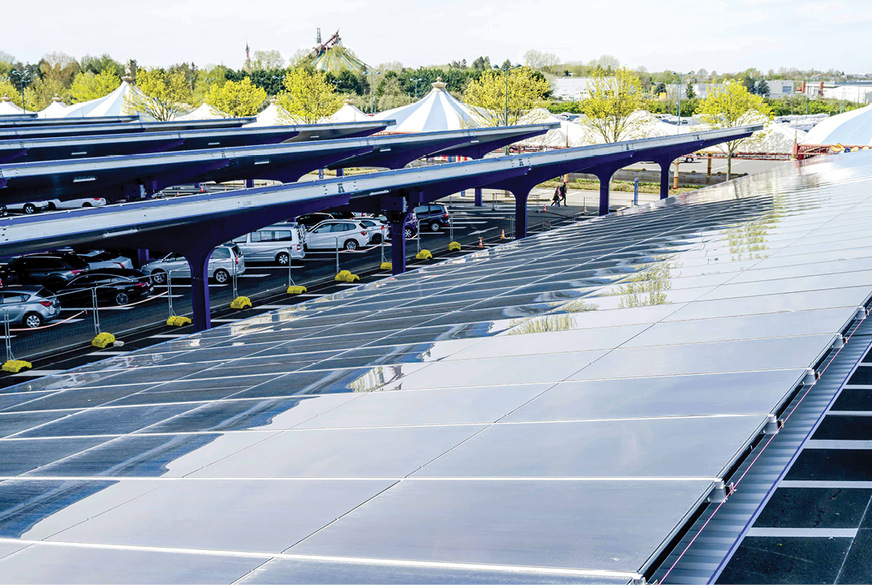 Die eigentliche Überdachung bildet ein Trapezblech, auf dem die Module installiert wurden.