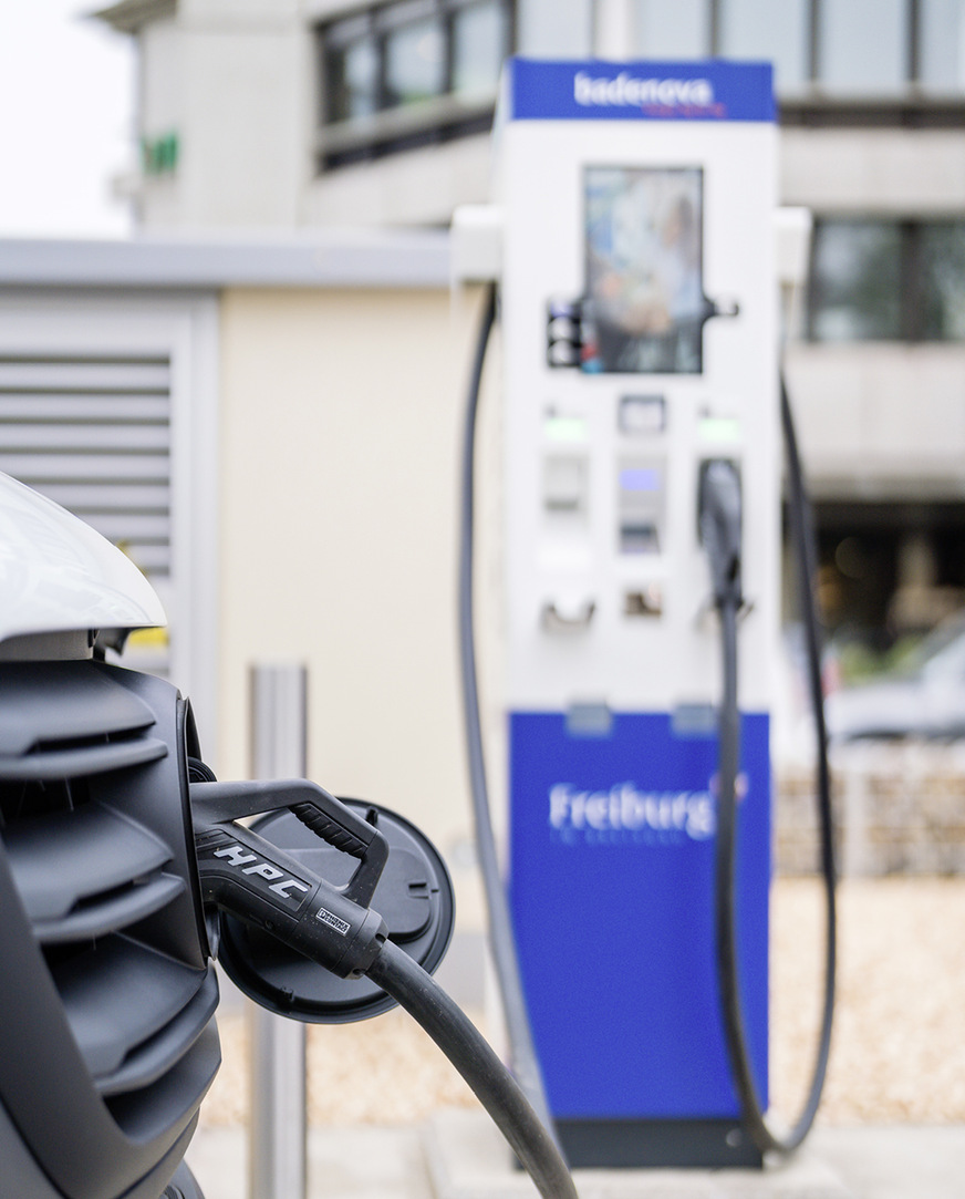 Wie schnell der Akku wieder voll sein muss, entscheidet über die Art der Ladesäule.