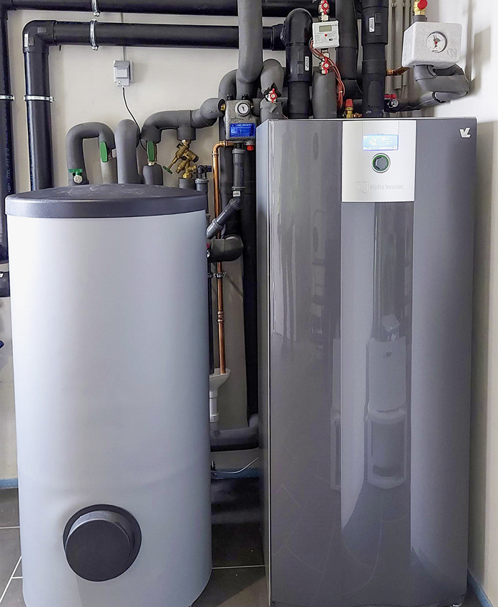 Um Wärmeverluste zu vermeiden, sollten die Rohrlängen zwischen Wärmepumpe und thermischem Speicher möglichst kurz sein.