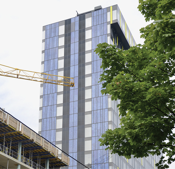 Die Sanierung des alten Gebäudes der Energie AG Oberösterreich in Linz hätte sich nicht gelohnt. Deshalb hat sich das Unternehmen mit dem Power Tower 2004 eine neue Dependance gegönnt – schon damals mit Solarfassade.