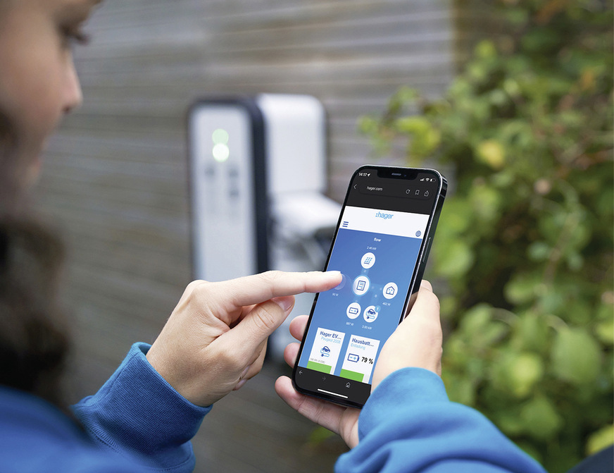 Darstellung der Energieströme in der App von Hager, auf das Smartphone ausgespielt.