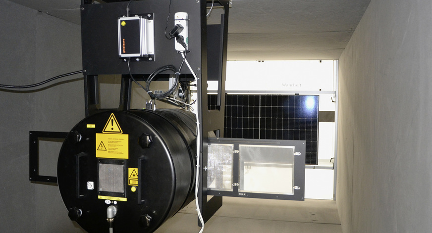 Am Anfang und am Ende jeder Modulprüfung steht eine Elektrolumineszenzaufnahme.