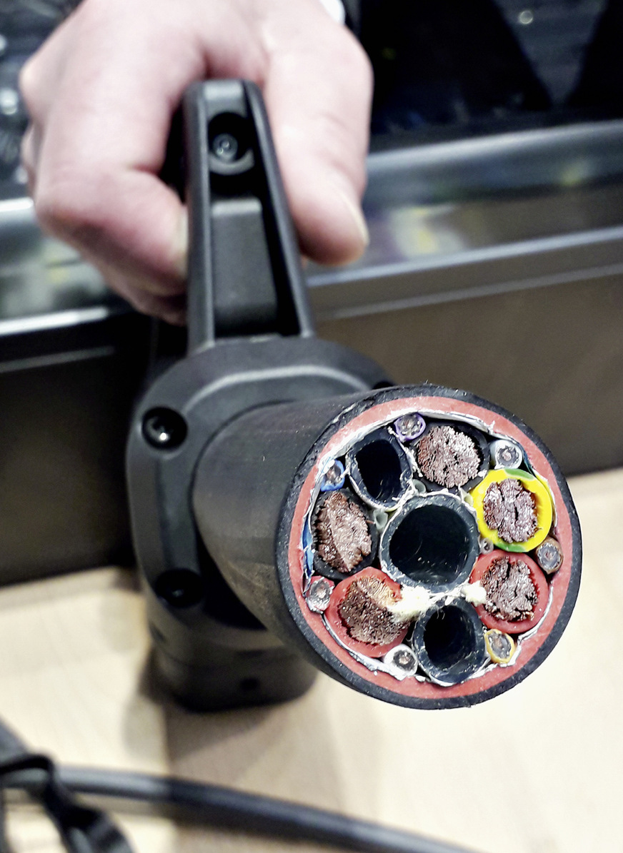 Das Unternehmen ist wichtiger Zulieferer für Steckverbinder und DC-Verkabelung. Auch hohe Übertragungsleistungen werden bewältigt: für AC und DC. Die Produkte erfüllen höchste Ansprüche an Langlebigkeit und Qualität.