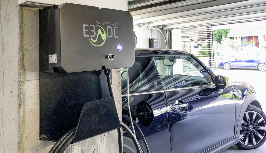 Diese Wallbox wurde in der neuen Garage installiert. Das E-Auto und die Wärmepumpe erhöhen den Strombedarf deutlich.