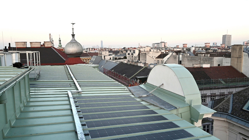 Die ultraleichten Paneele wurden direkt auf das Blech geklebt.