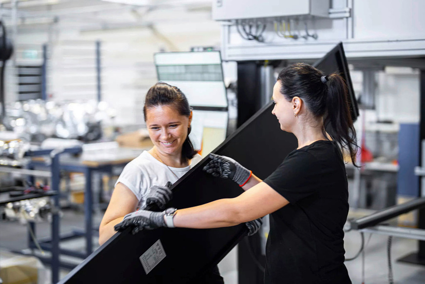 Bis 60 Megawatt Solarleistung werden im Jahr gefertigt.